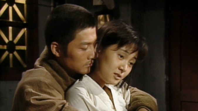 Período colonial pré-1945 Choi Dae Chi abraçando por trás Yoon Yeook