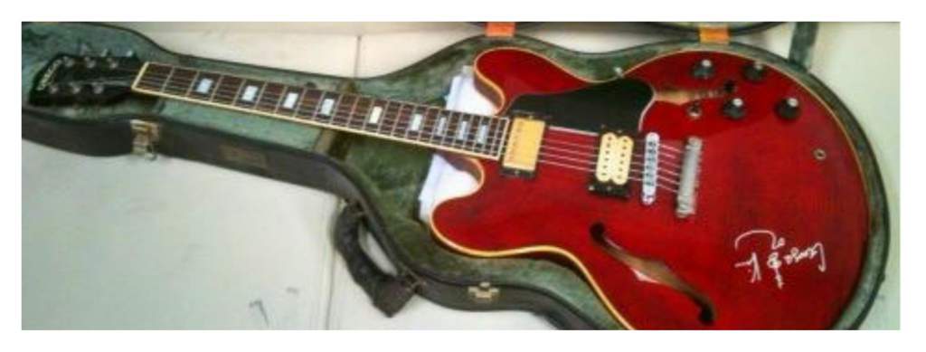 Na foto: Guitarra que Yoo Jae Ha usava (cor vermelha)