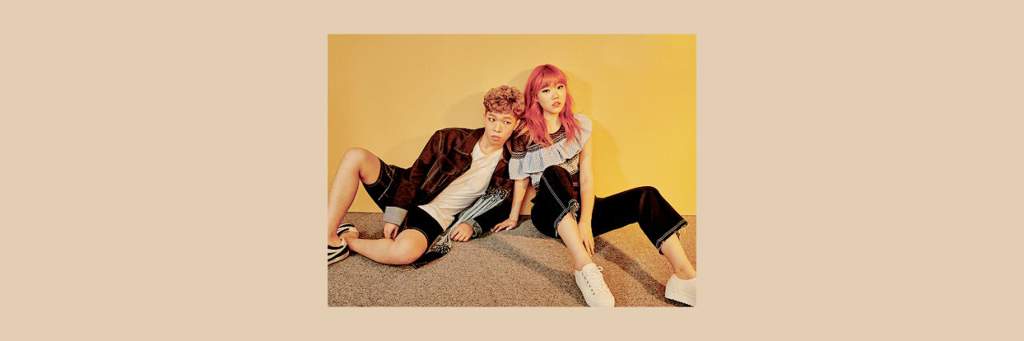 Foto da dupla de kpop AKMU.