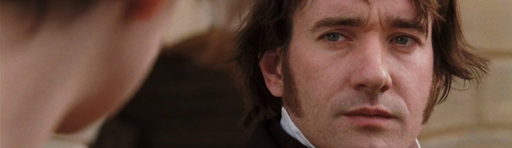 Foto de uma cena do filme Orgulho e Preconceito em que completa a foto já mostrada acima. Está foto aqui mostra a face do Darcy quando ele empresta sua mão para Elizabeth subir na carruagem.